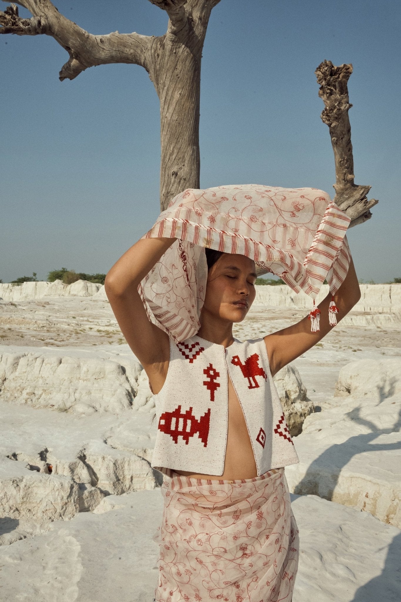 Wuna Beaded Vest - CiceroniVestAhmev