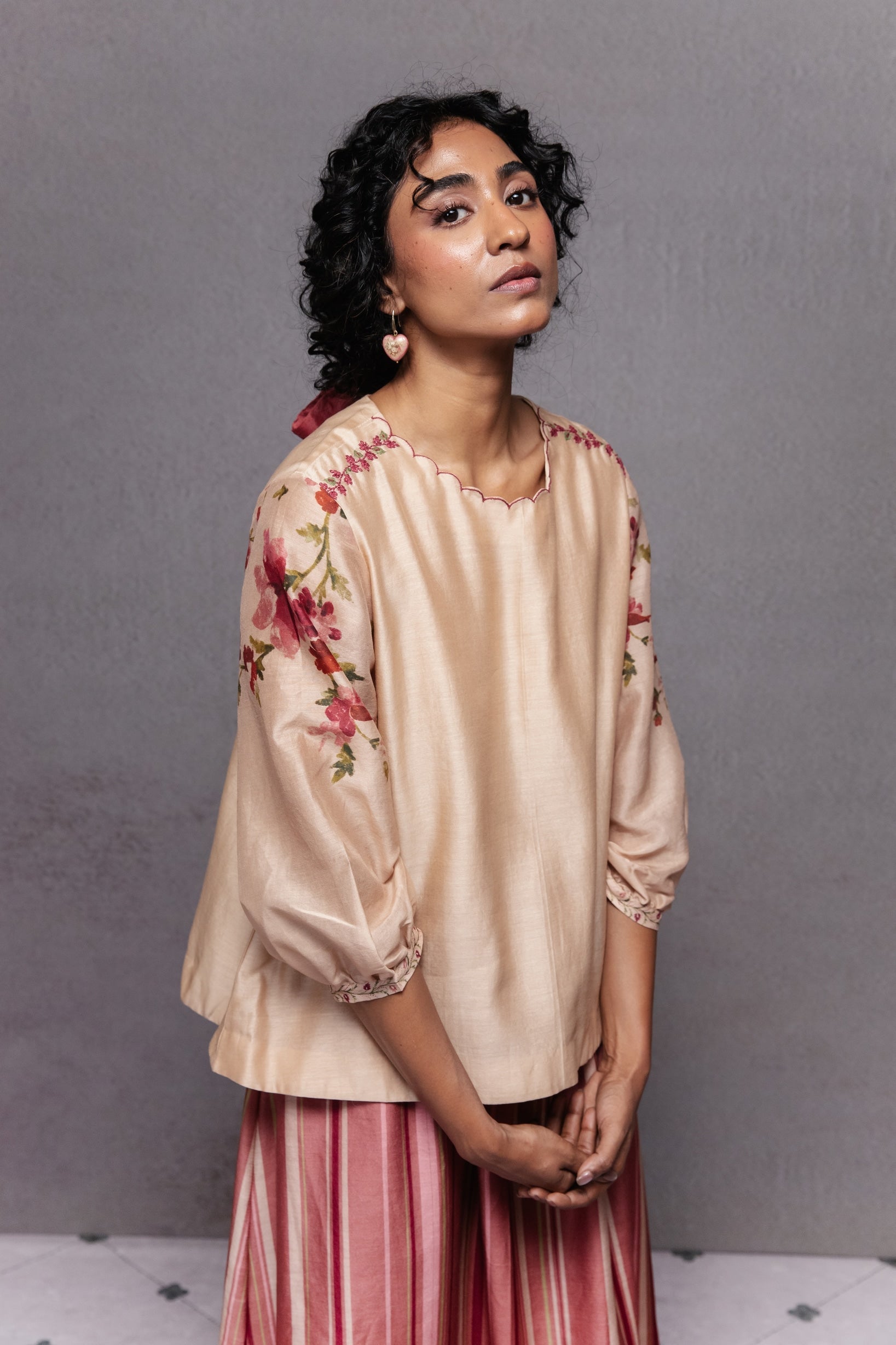 Yasmin Top Beige - CiceroniTopsSubbah
