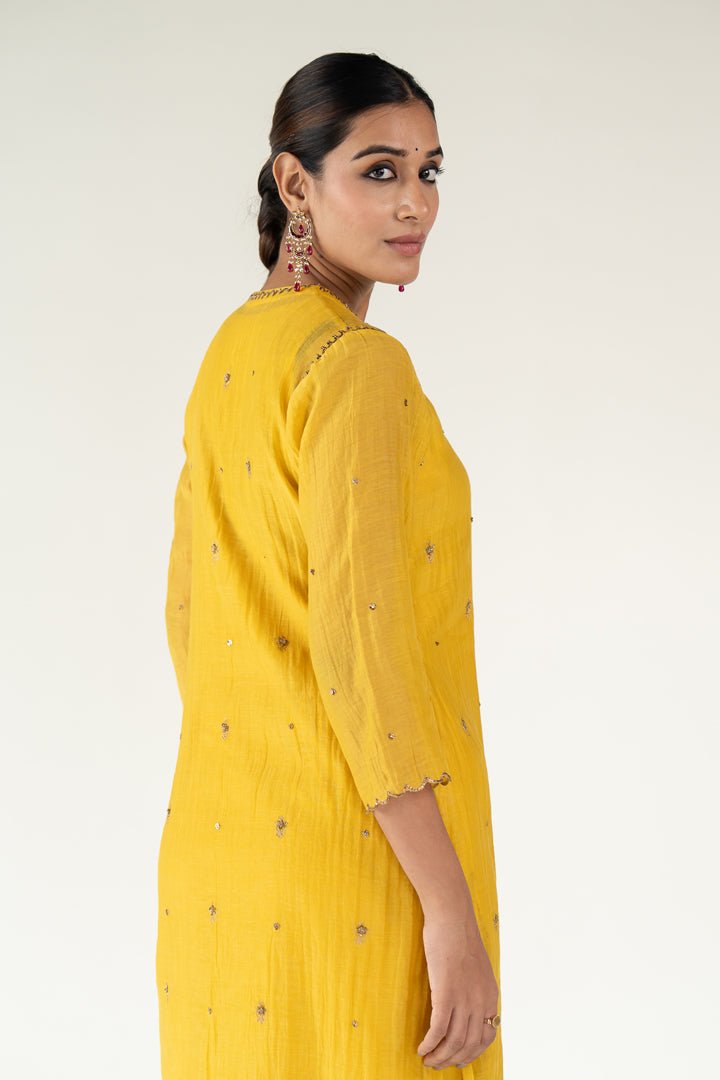 Yellow Chaand Kurta Set with Shama Odhani - CiceroniKurta Set, Festive WearNirjara