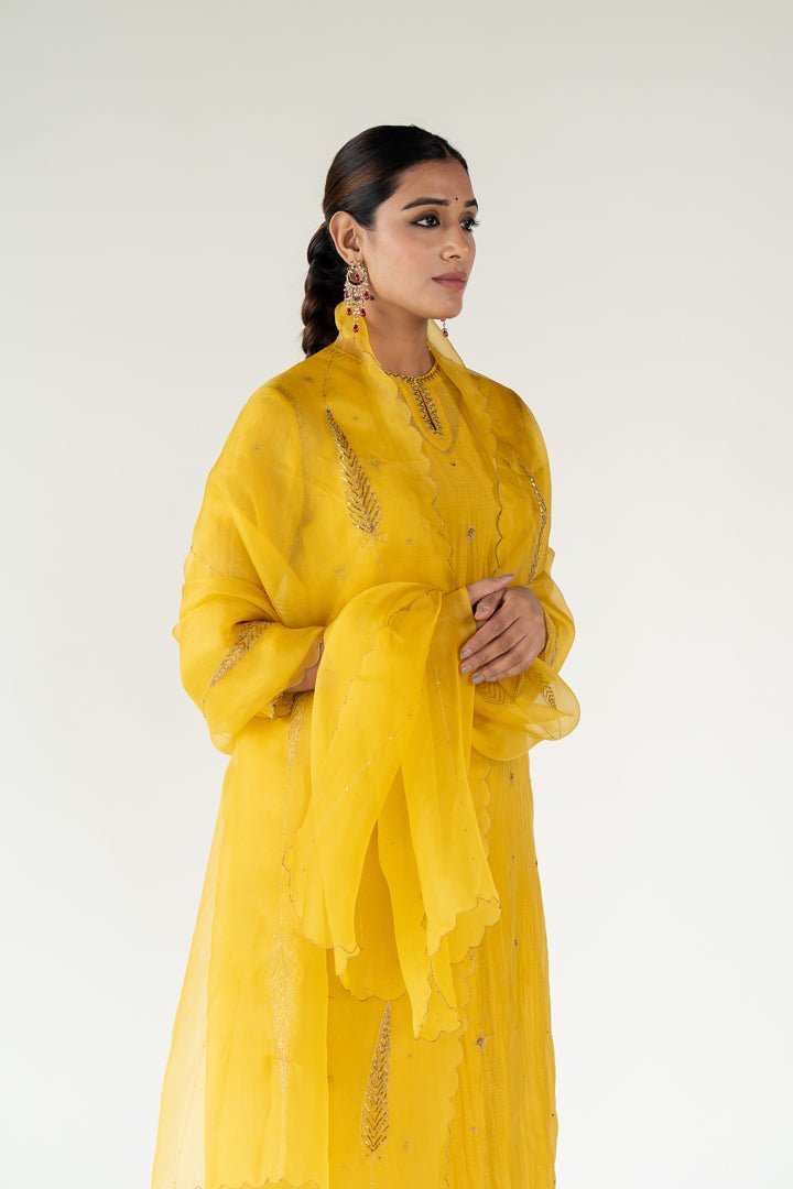 Yellow Chaand Kurta Set with Shama Odhani - CiceroniKurta Set, Festive WearNirjara