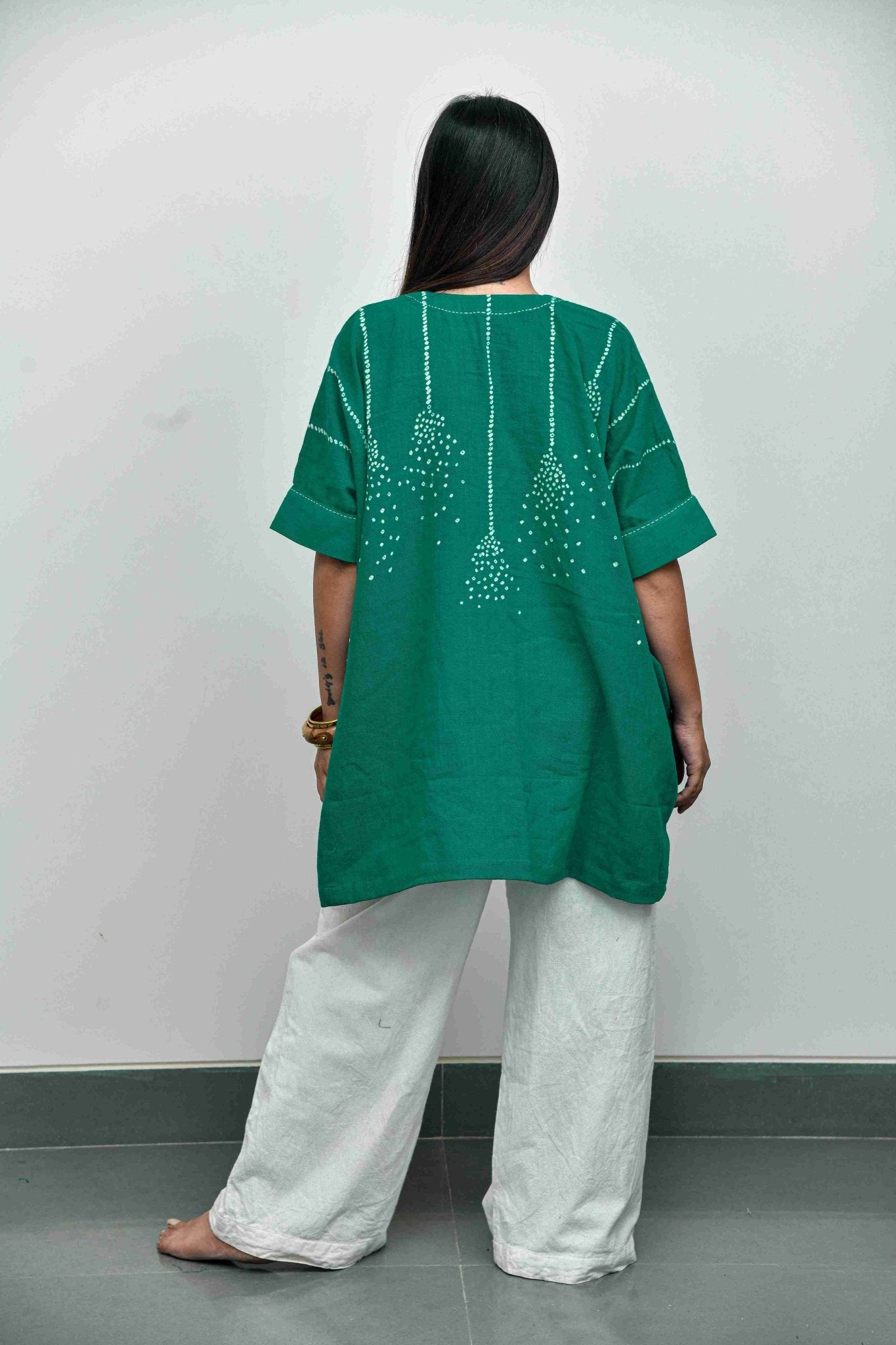Zariya Distorted Line Top - CiceroniTopsYD Aashiya