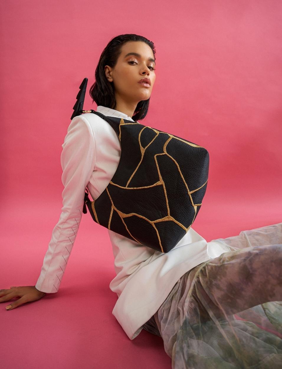 Akira Shoulder Bag in Black - CiceroniBagEconock