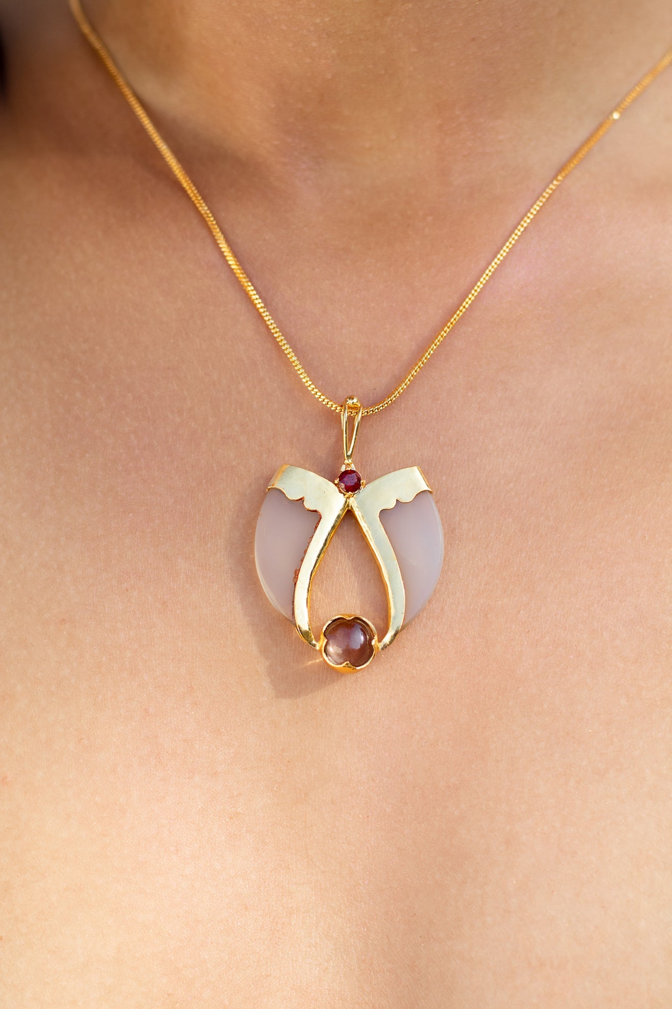 AVANI Gold Faux Tiger Claw Red Lens Pendant - CiceroniBaka