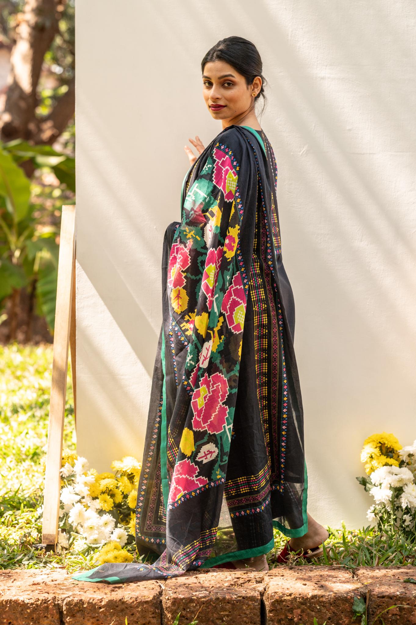 Blooming in Dark Kurta Set - CiceroniKurta SetPrachi Kamat