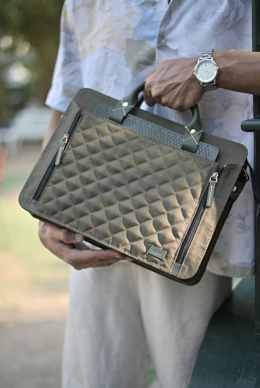Ecru Criss Cross Laptop Bag - CiceroniLaptop BagStudio Kassa