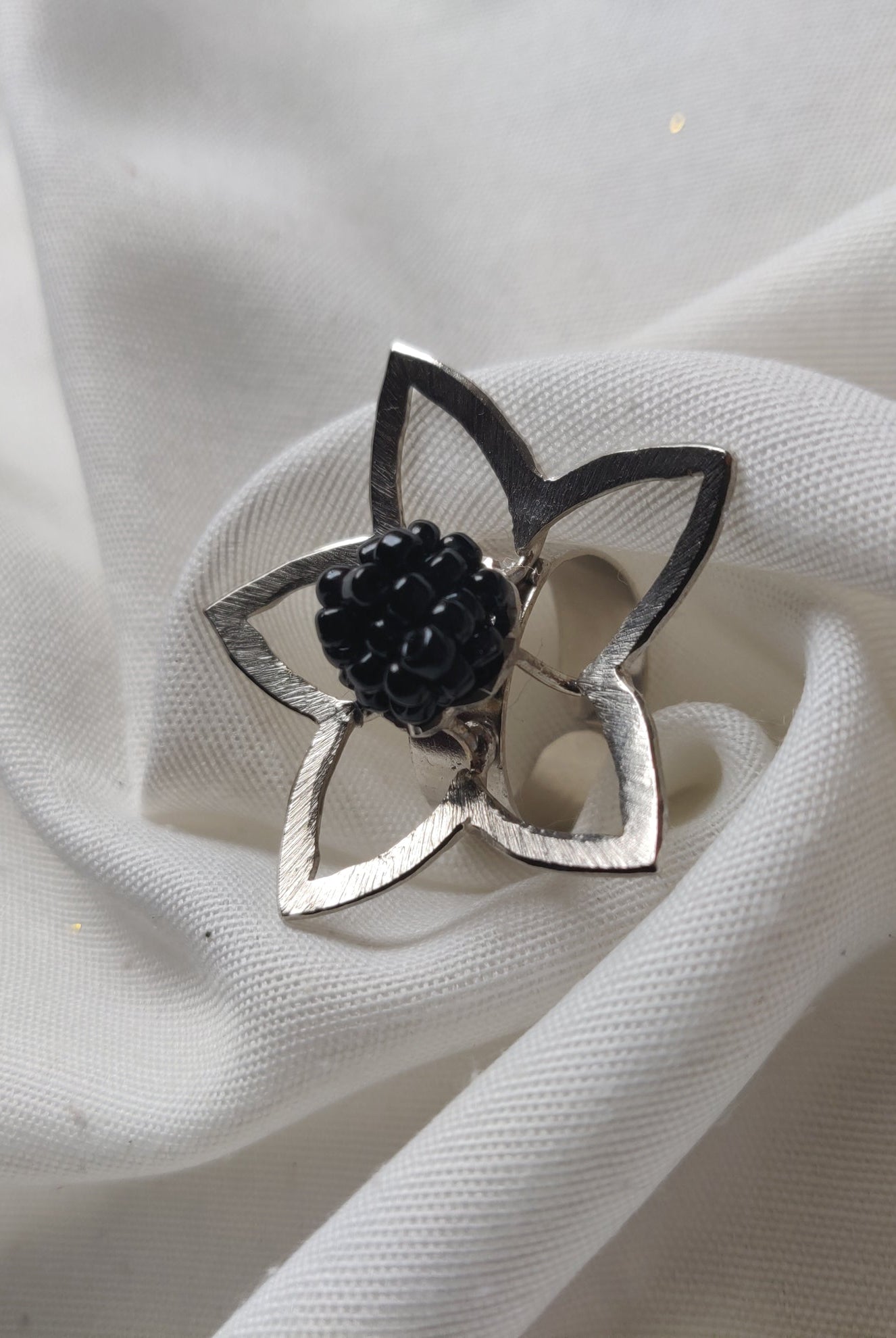 Flower Frame Ring in Silver - CiceroniAarjavee