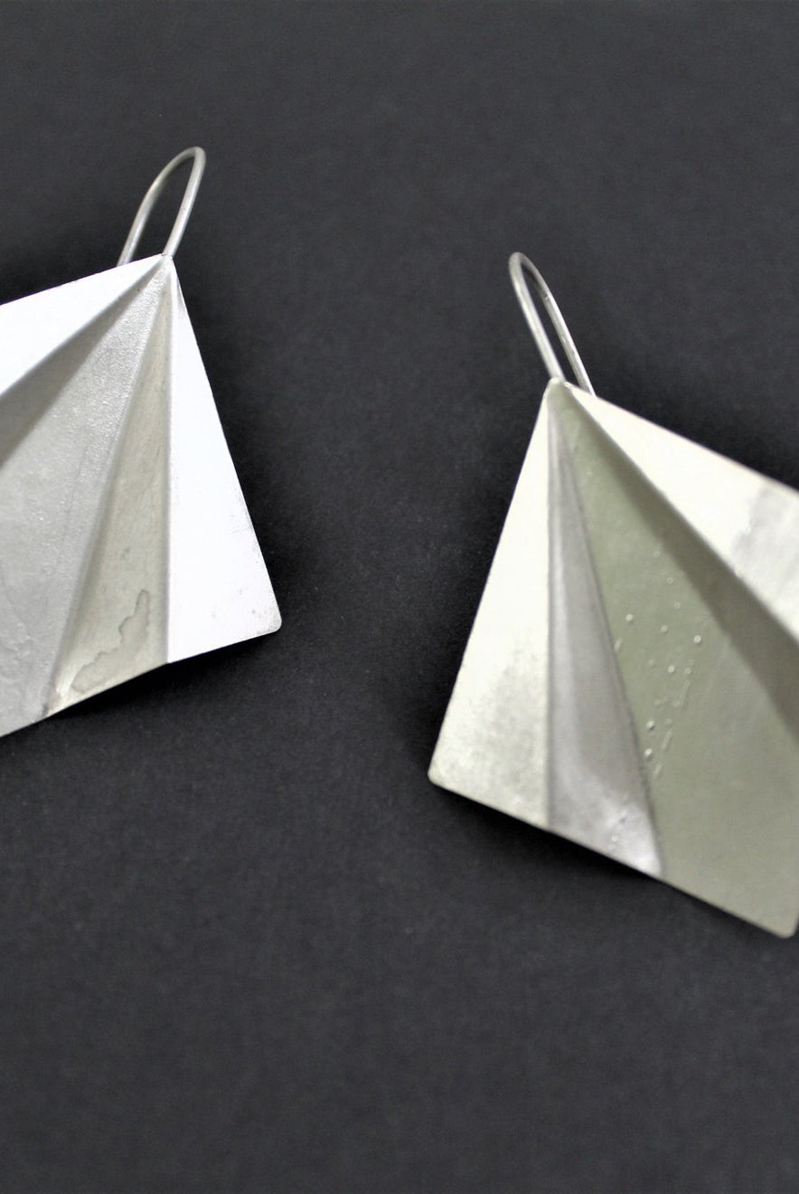 GARVI Origami Two-Fold Earrings - CiceroniBaka