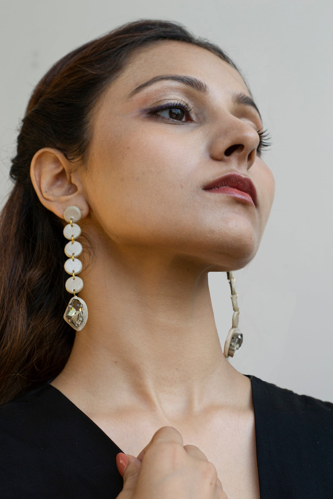 Gold Chord Danglers With Stone - CiceroniNoupelle