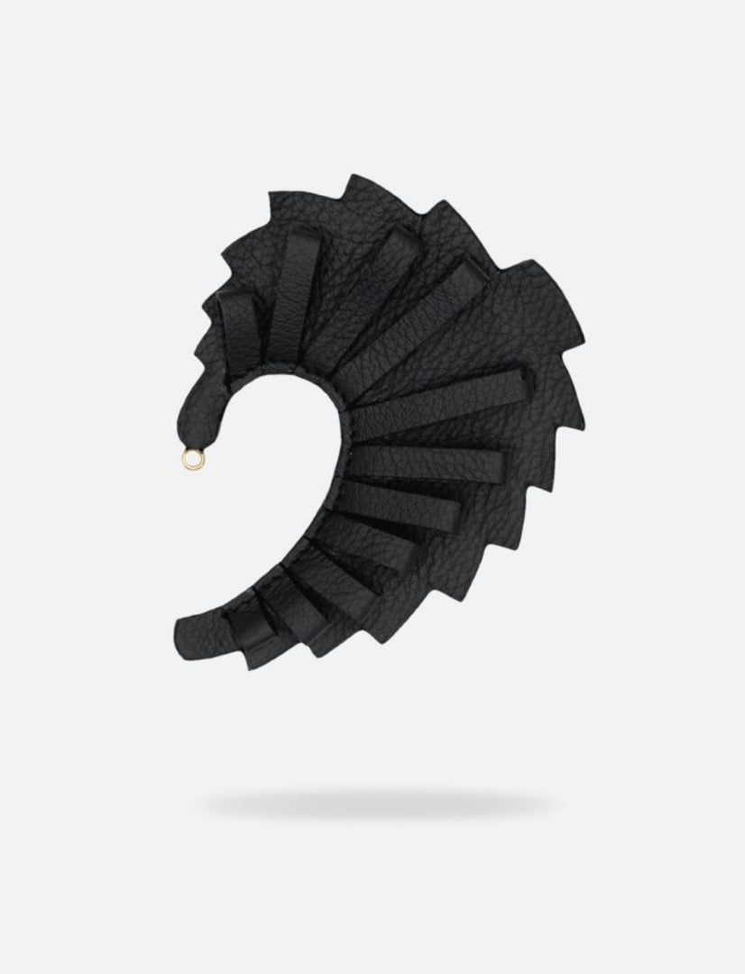 Hana Earcuff in Black - CiceroniEarringsEconock