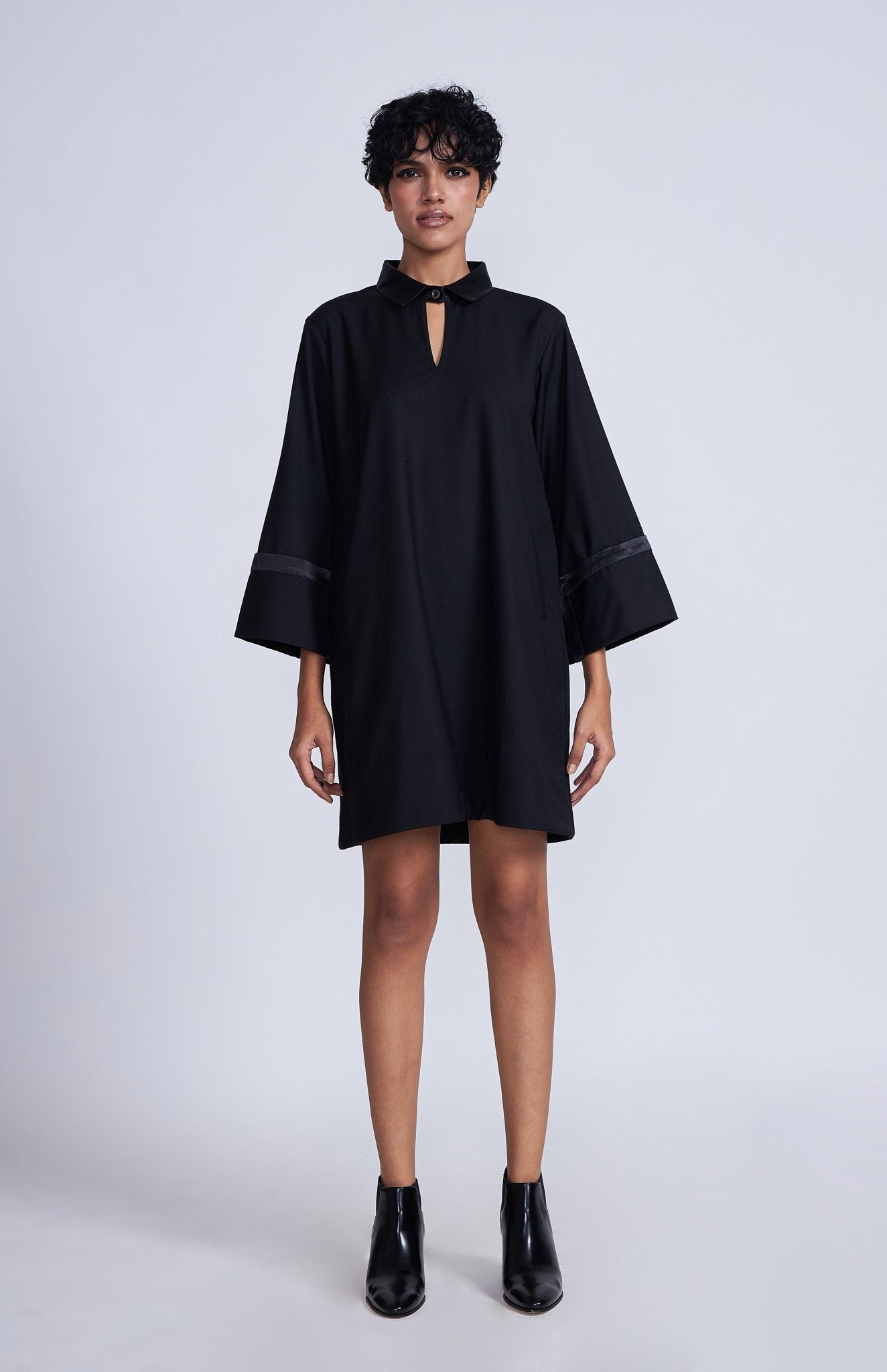 Kuro Shift Dress - CiceroniDressesAdvait