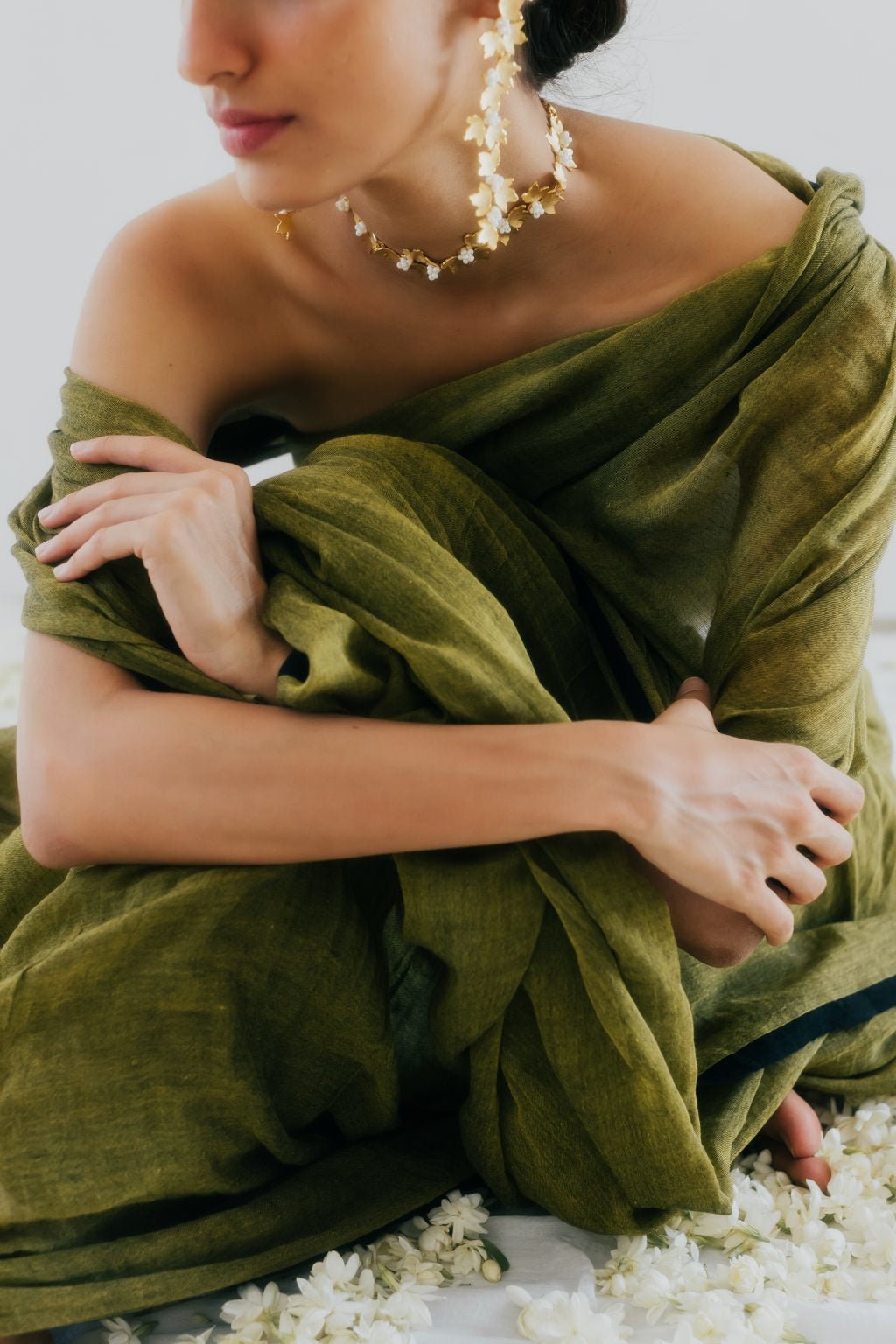 Mogra Choker Neckpiece - Golden - CiceroniAarjavee