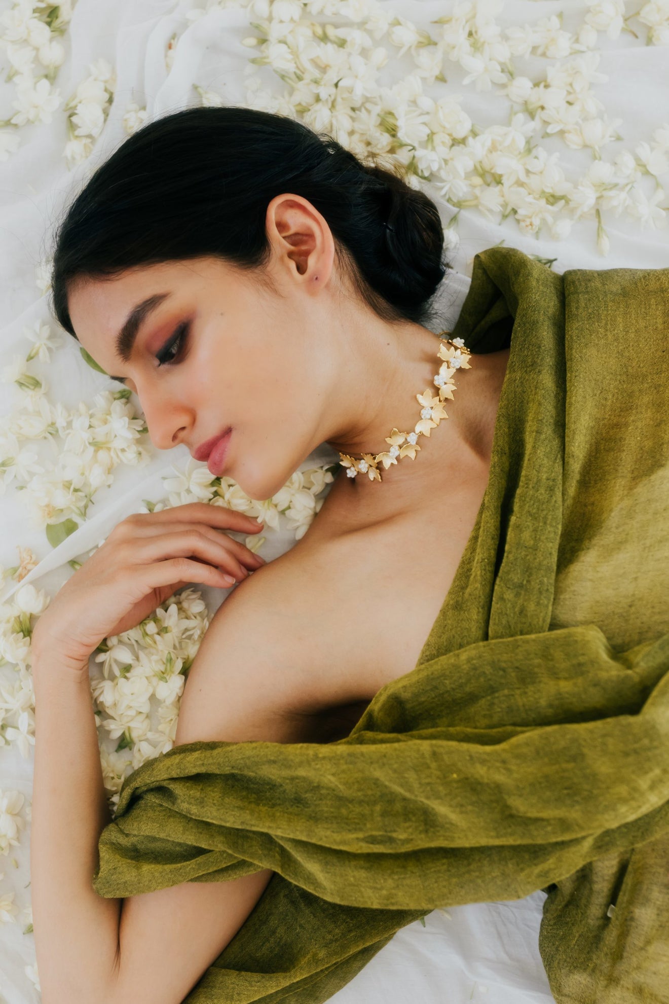 Mogra Choker Neckpiece - Golden - CiceroniAarjavee