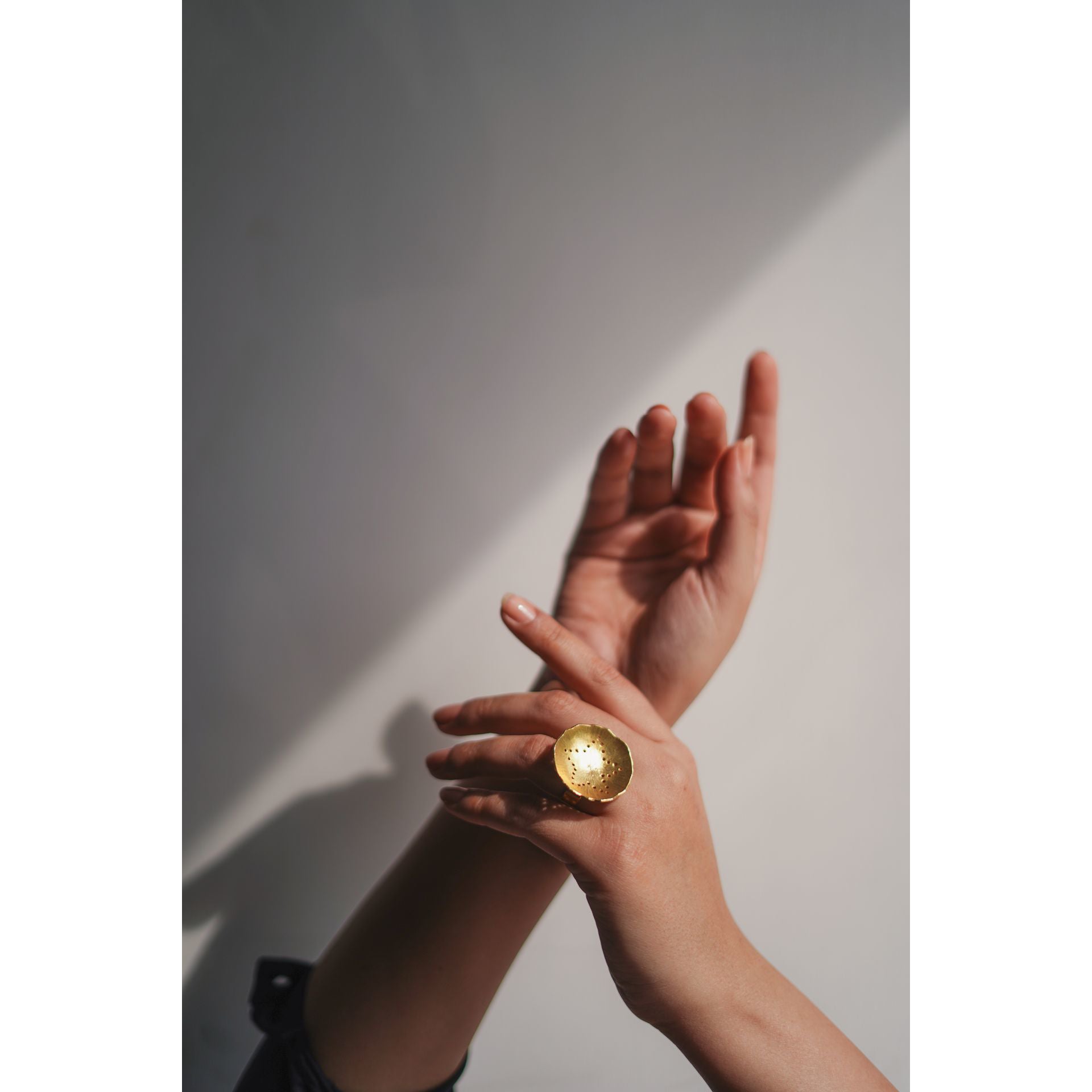 Mogra Solid Ring in Gold - CiceroniAarjavee