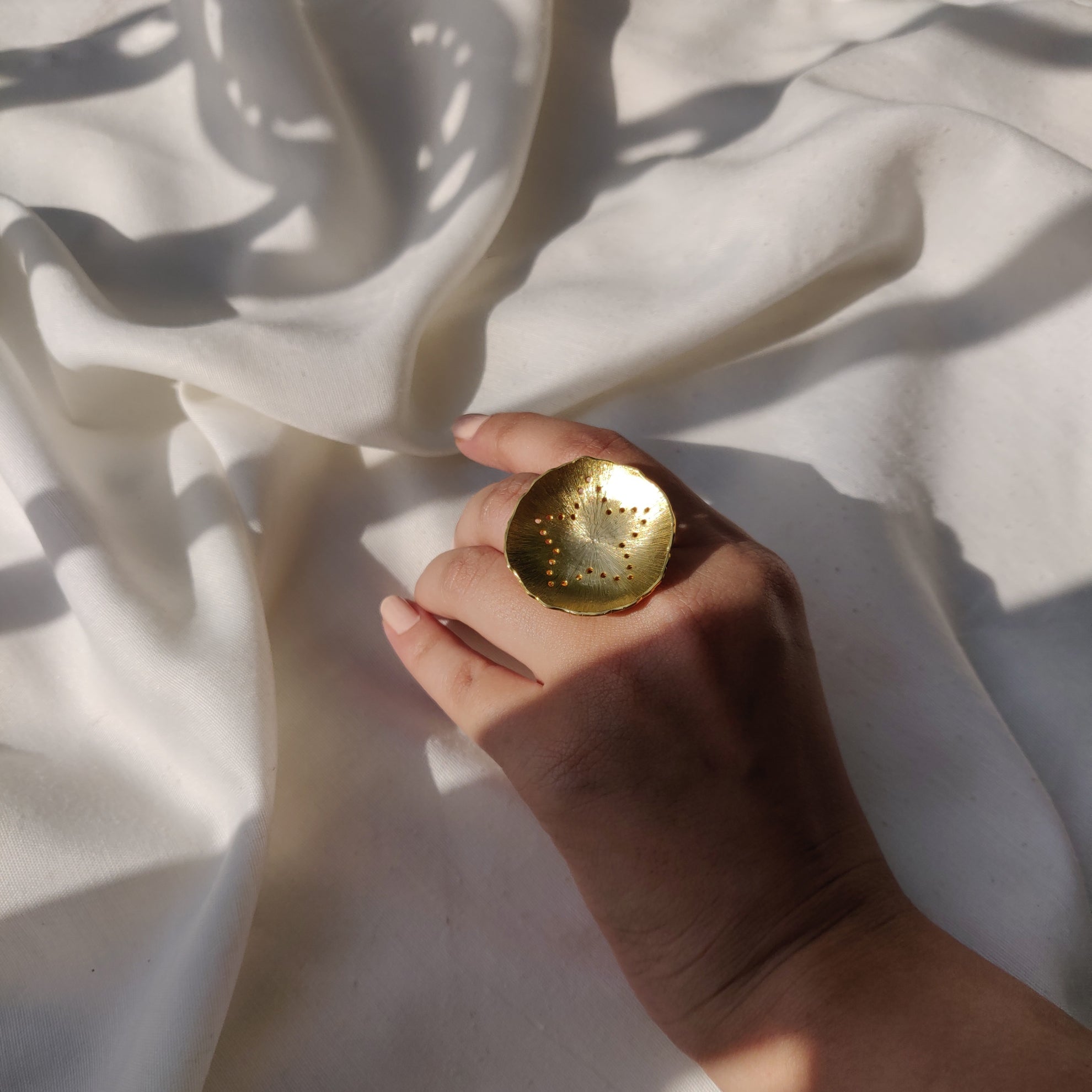 Mogra Solid Ring in Gold - CiceroniAarjavee