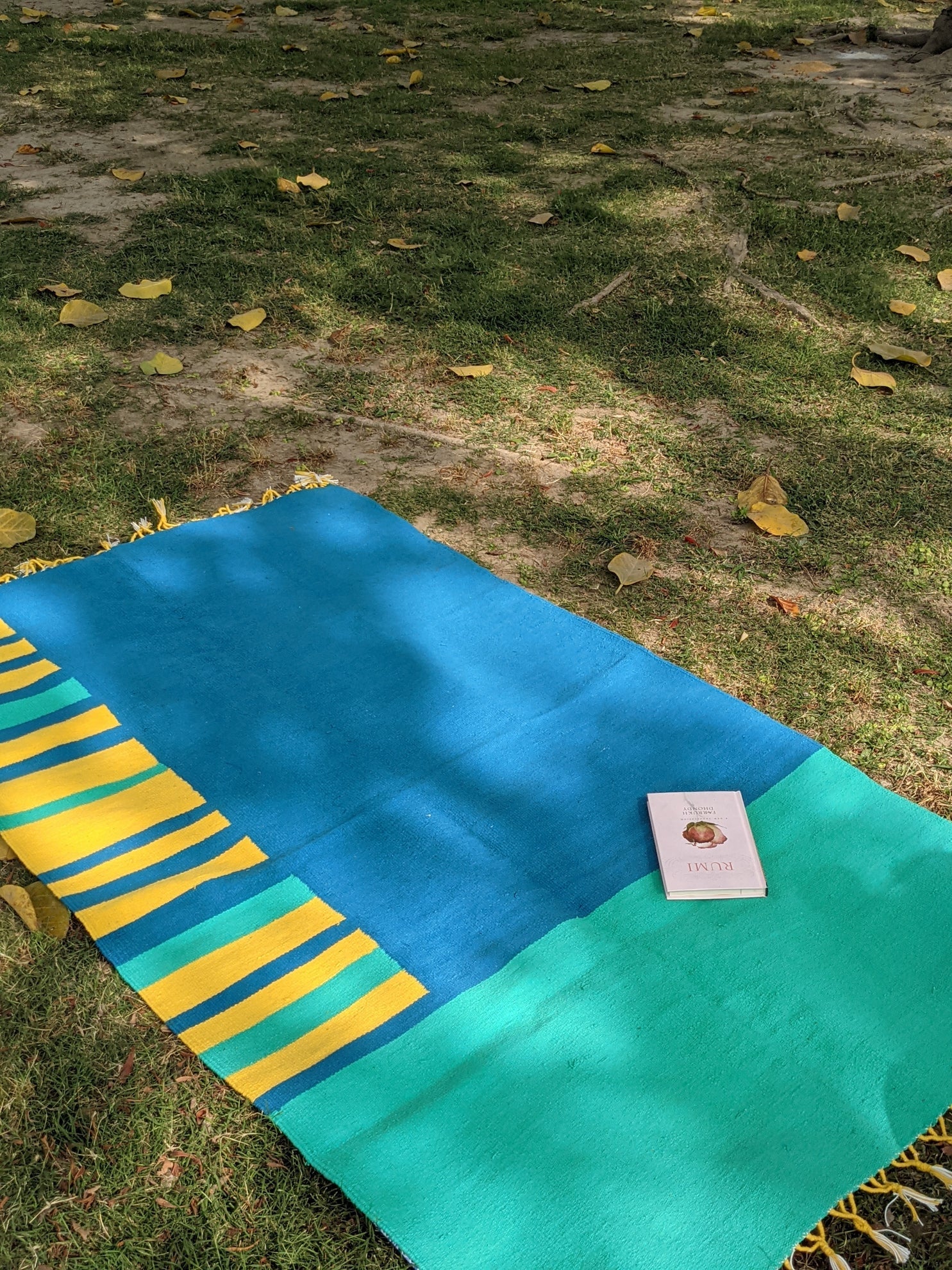 Ripples Dhurrie - CiceroniThe Mango Tree