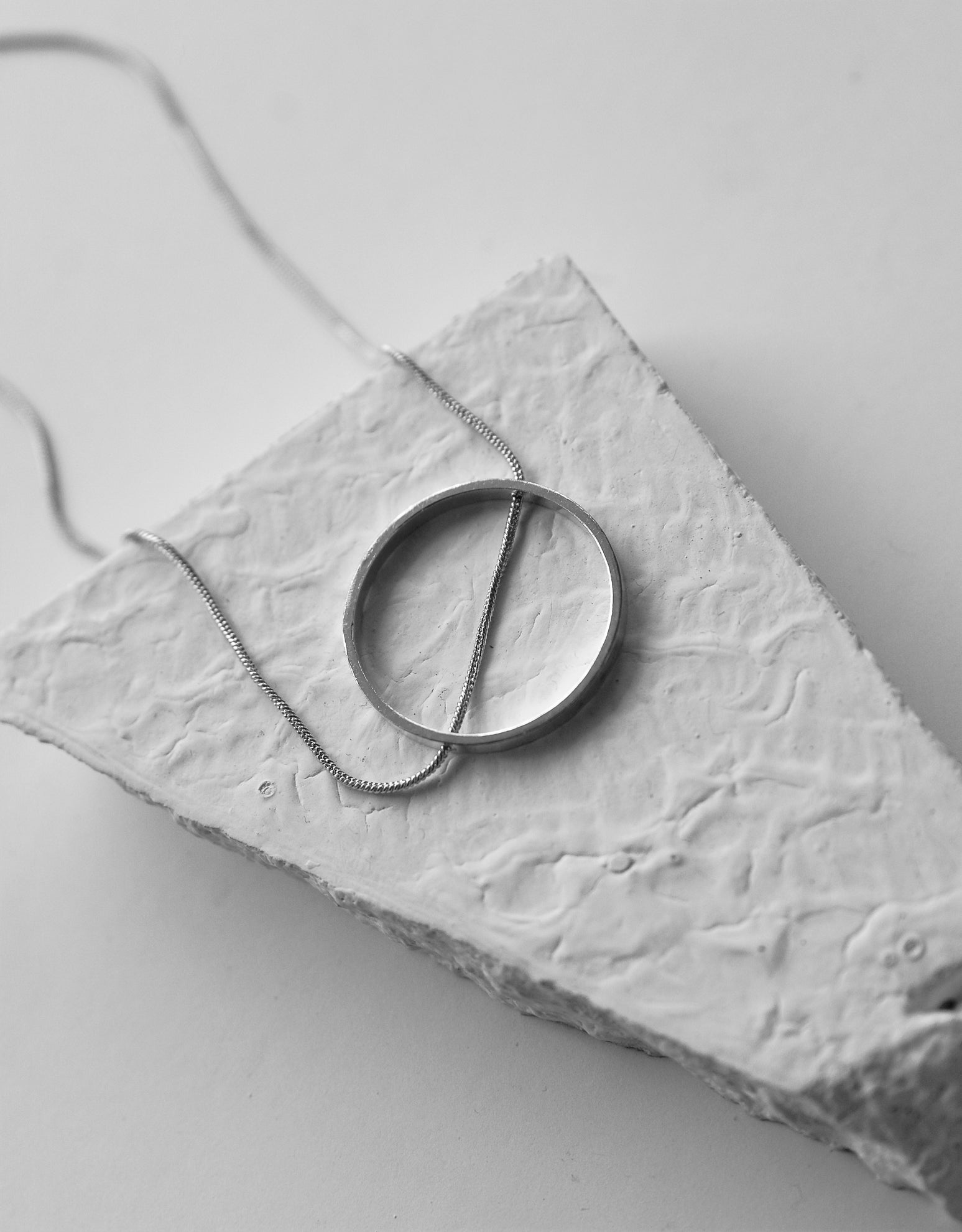 Slit a Circle Neckpiece - CiceroniDE'ANMA