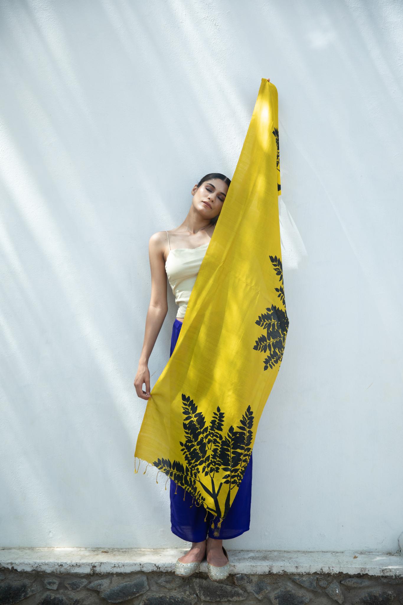 The 'Bada Patta' Eri Silk Scarf - CiceroniScrafAeshaane