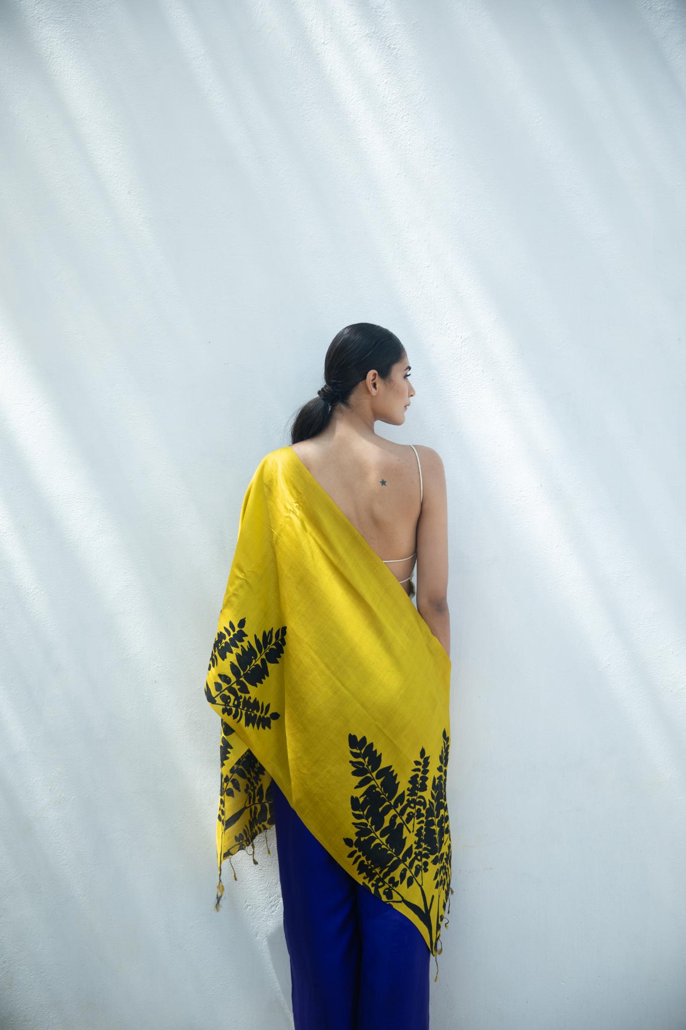 The 'Bada Patta' Eri Silk Scarf - CiceroniScrafAeshaane