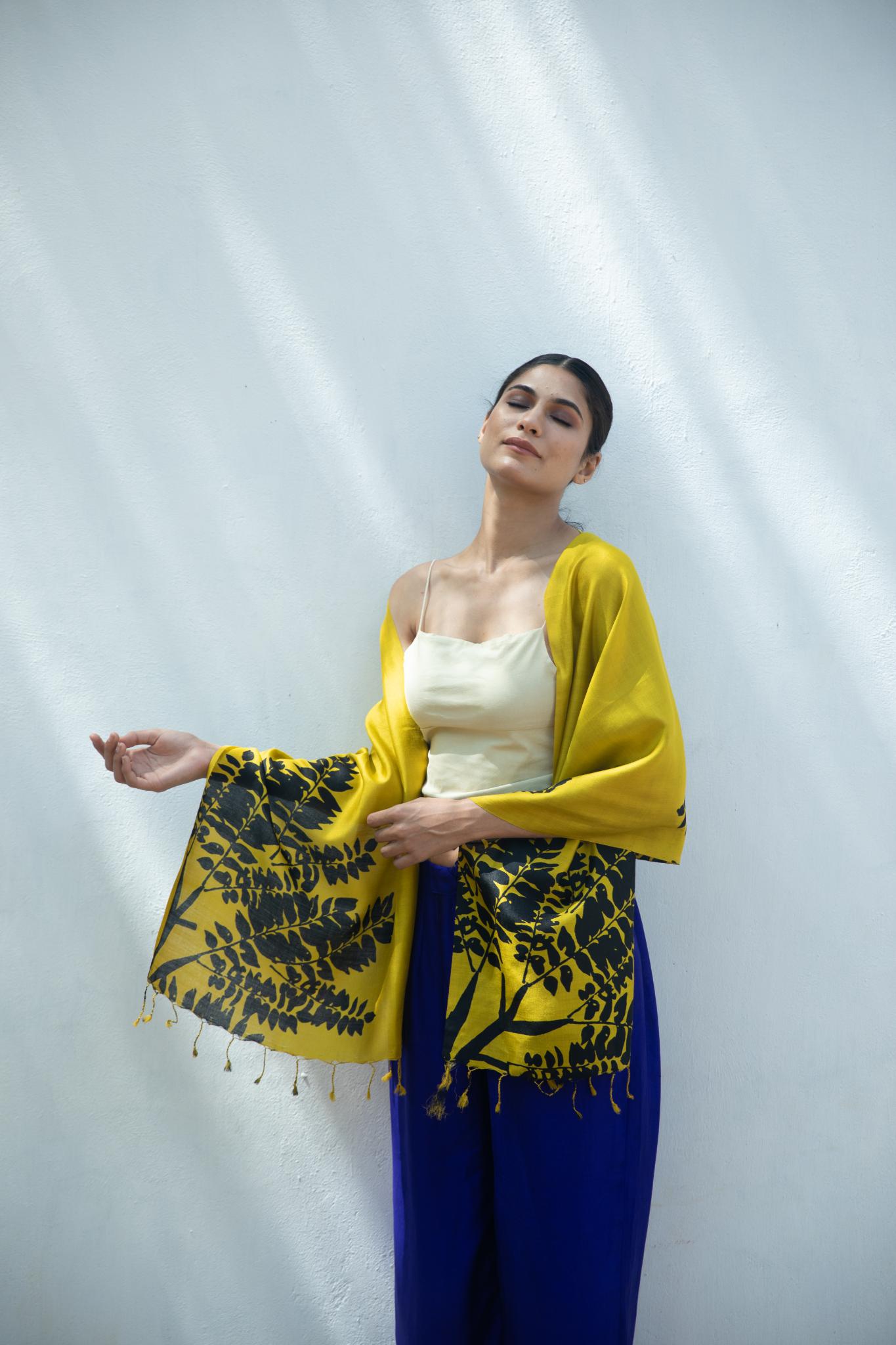 The 'Bada Patta' Eri Silk Scarf - CiceroniScrafAeshaane