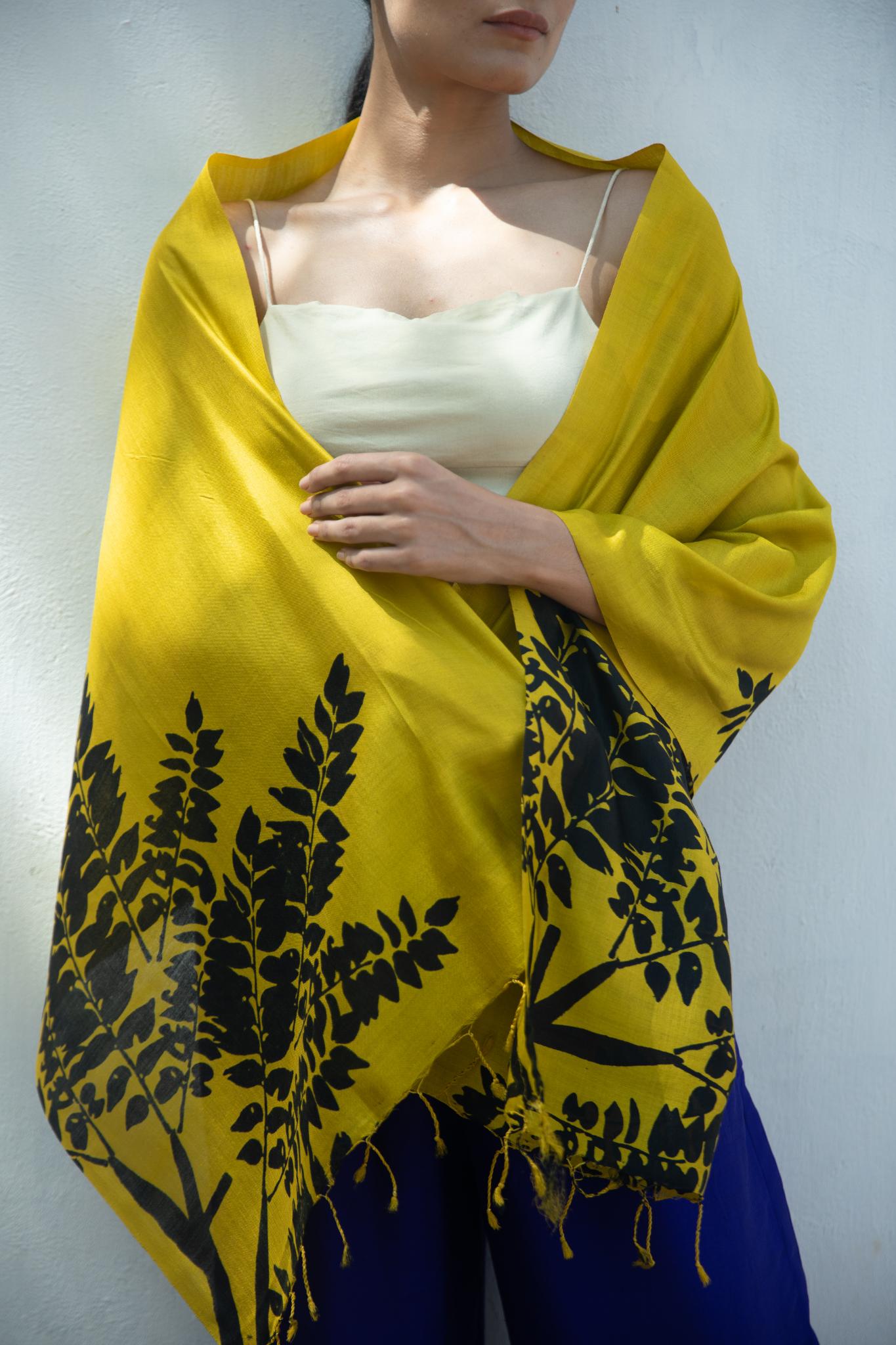 The 'Bada Patta' Eri Silk Scarf - CiceroniScrafAeshaane