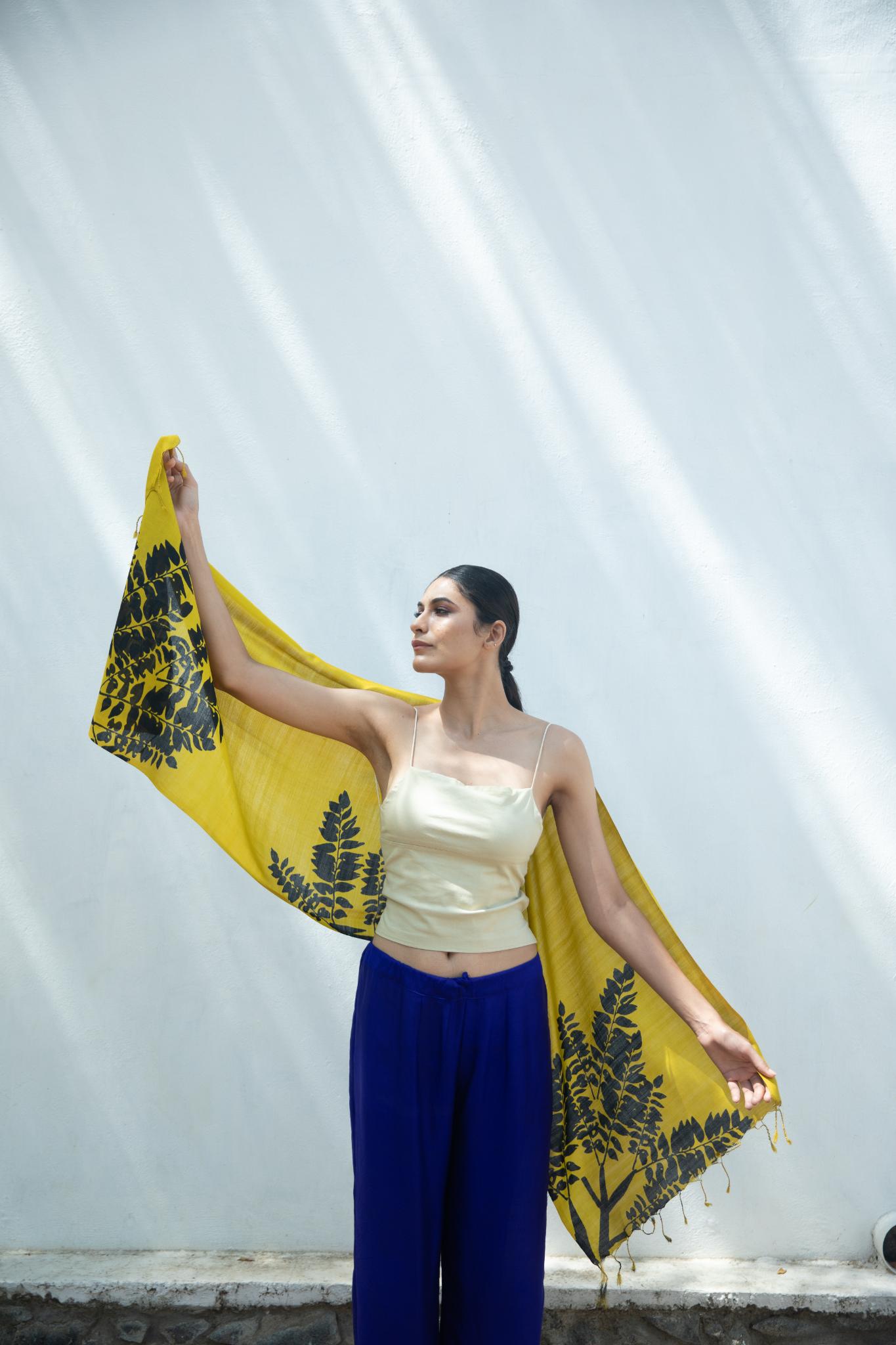 The 'Bada Patta' Eri Silk Scarf - CiceroniScrafAeshaane