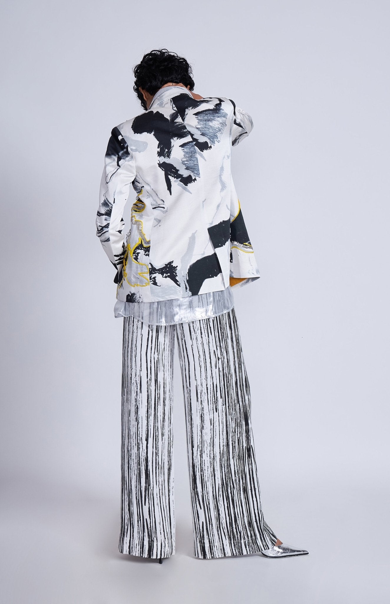 Yuki Embroidered Blazer - CiceroniBlazersAdvait